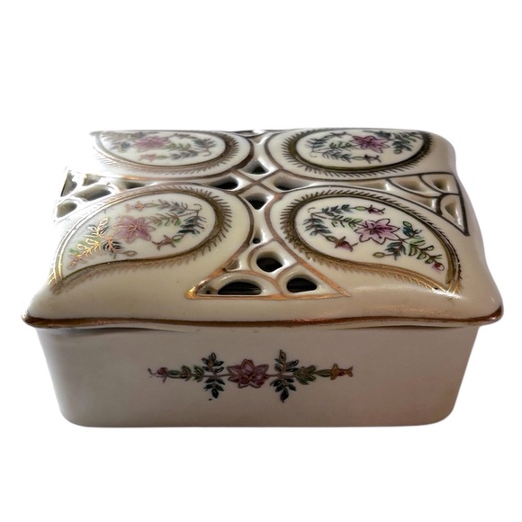 Vintage Vanity Boudoir Porcelain Jewelry Trinket Box & 3 Trays Gold Trim Floral - Picture 2 of 6